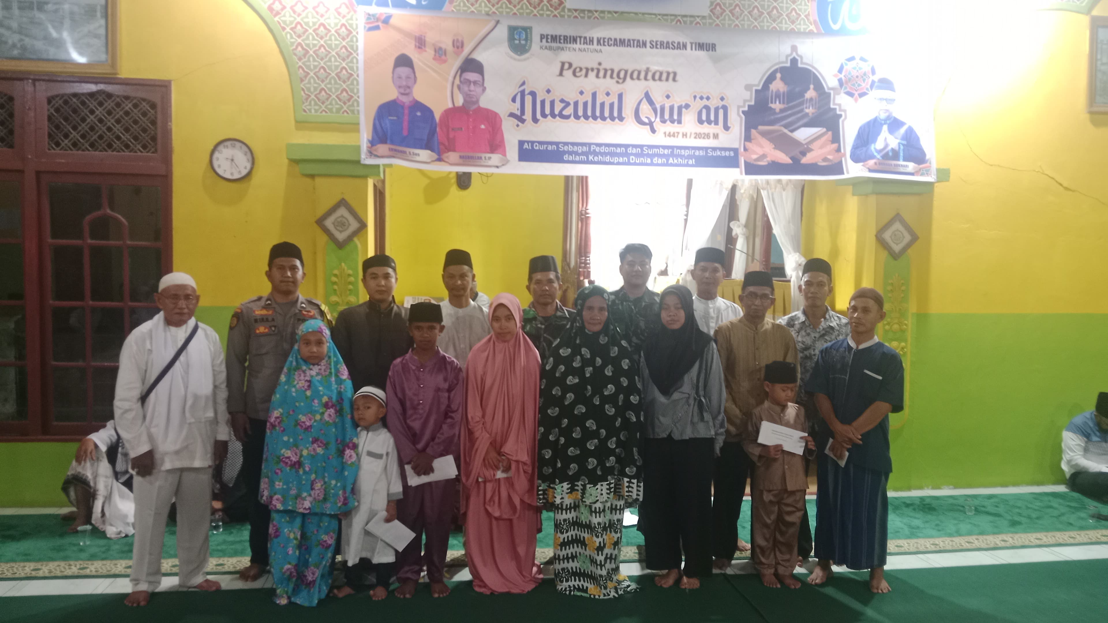 Khidmat Nuzulul Qur’an di Serasan Timur, KUA dan Pemerintah Kecamatan Salurkan Santunan di Masjid Nurul Hikmah