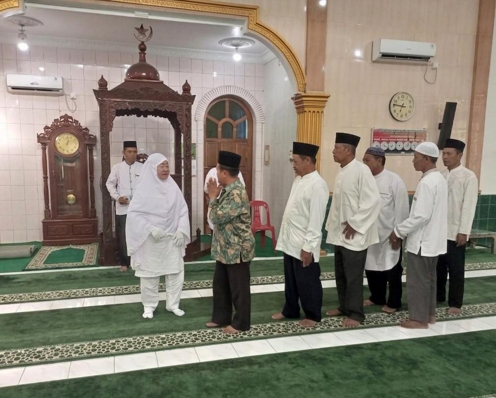 KUA Bunguran Barat Dampingi Pelepasan Jemaah Haji di Masjid Annur Sedanau