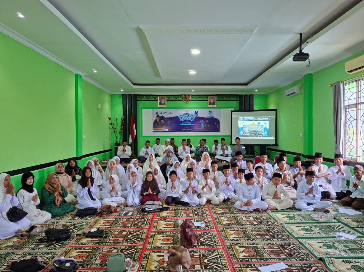 Senyum Lebaran Yatim dan Disabilitas Kemenag Natuna