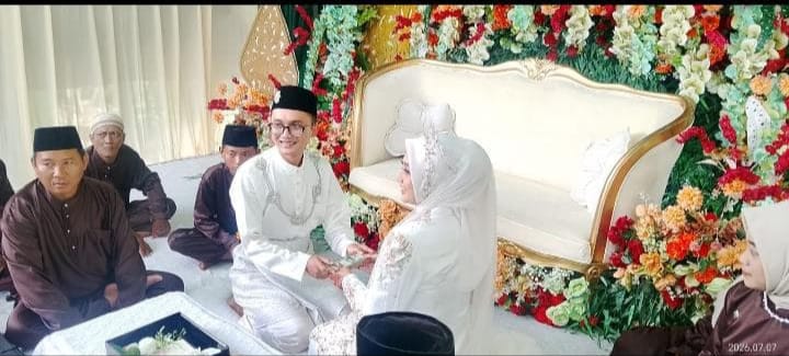Layanan Prima, Kepala KUA Bunguran Tengah Pimpin Langsung Akad Nikah Meida dan Khiva di Desa Tapau