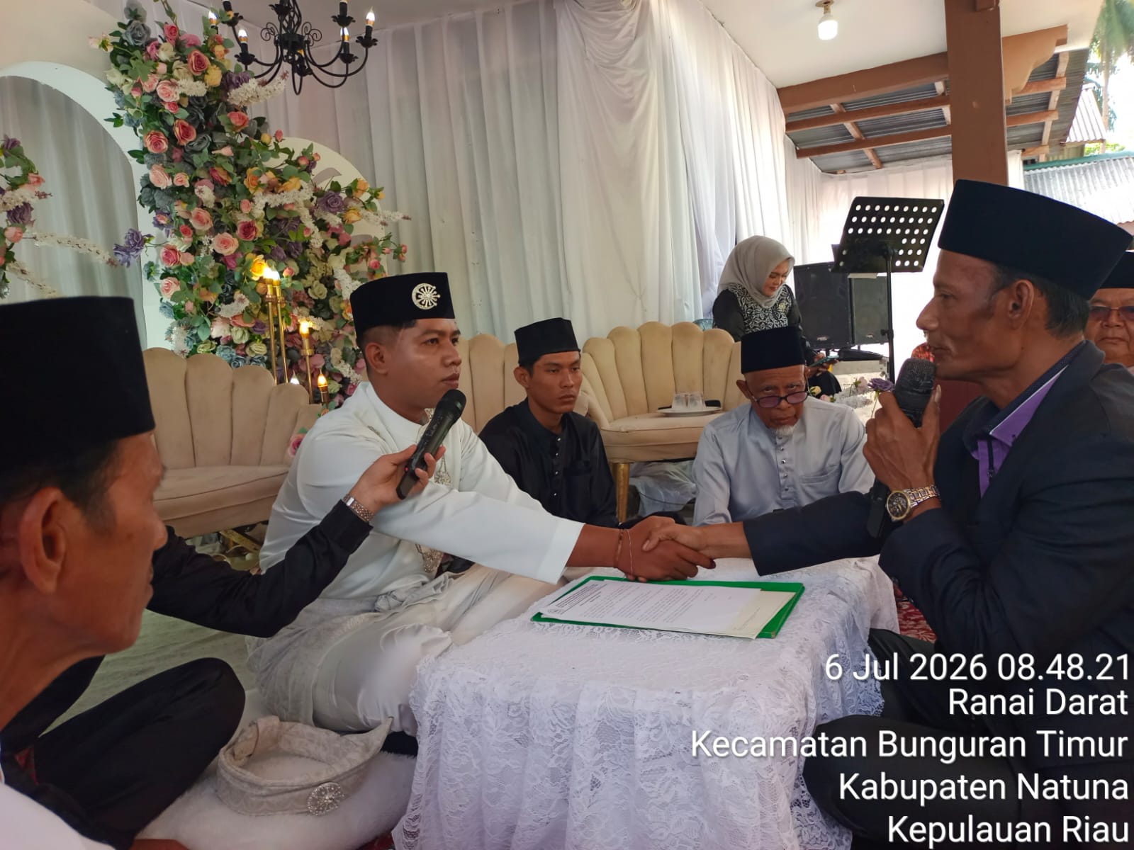Berjalan Lancar dan Khidmat, KUA Bunguran Timur Fasilitasi Pelayanan Nikah Luar Kantor di Ranai Darat