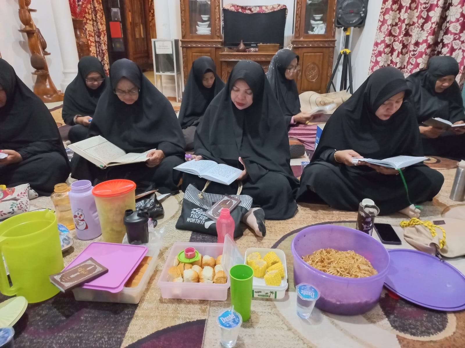 Bimbing Ibu-Ibu Jemaah MTCSN, Penyuluh KUA Bunguran Timur Kupas Metode 'Mujahadah An-Nafs' Guna Mewujudkan Jiwa Muthmainnah