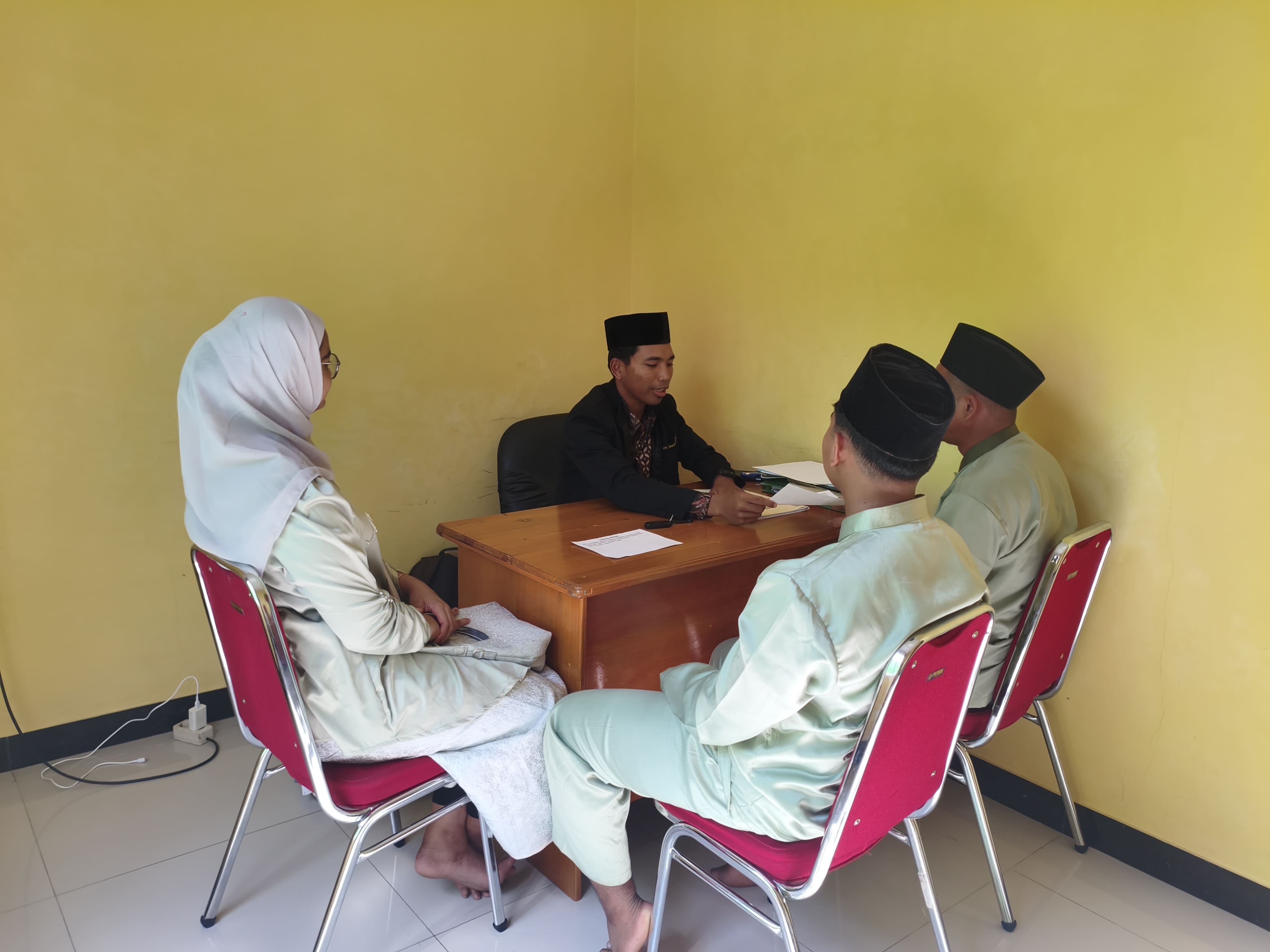 Persiapkan Fondasi Fikih Munakahat, Penghulu KUA Bunguran Timur Berikan Pembekalan Bimwin Mandiri secara Intensif