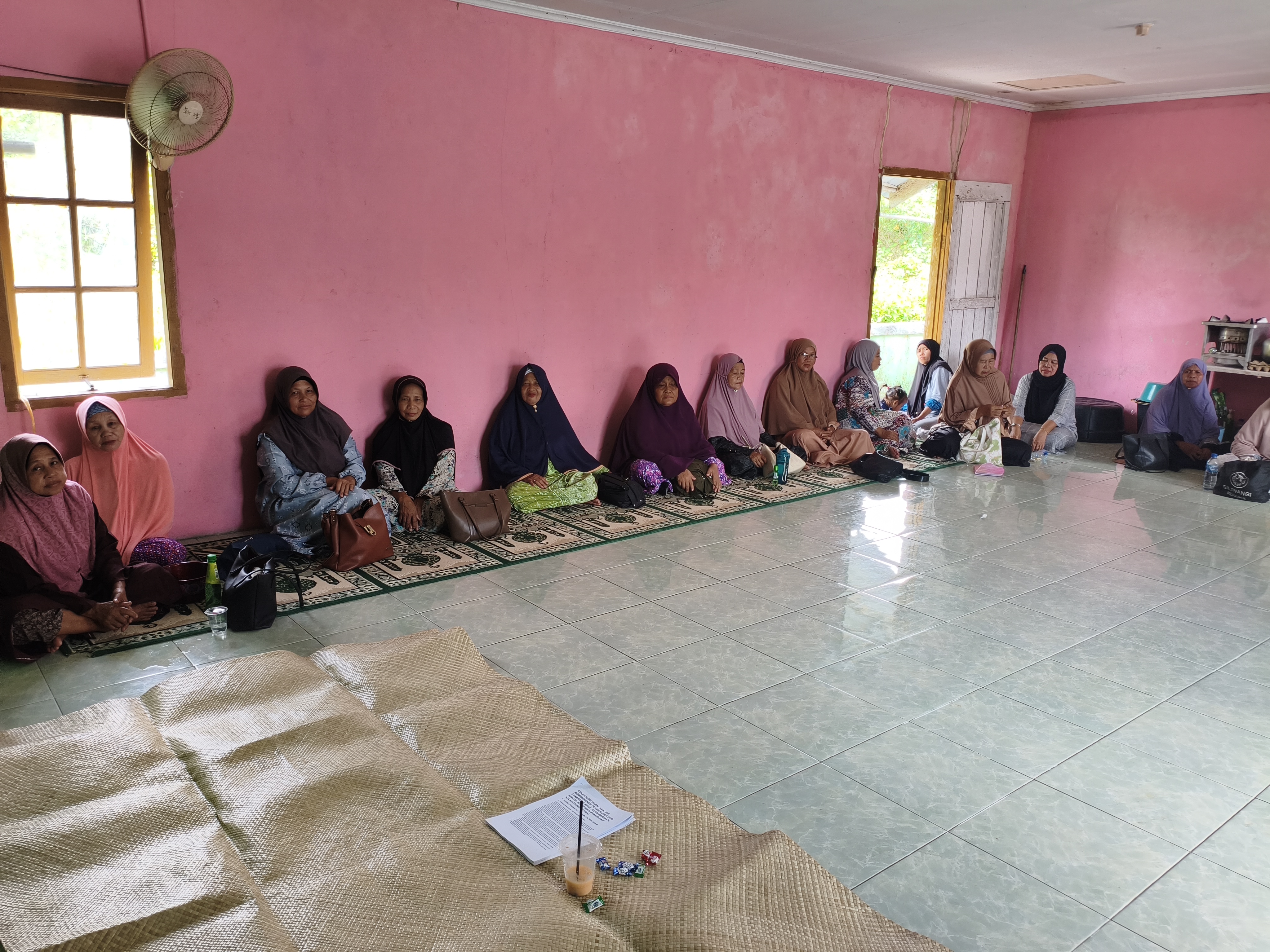 Perdalam Rukun dan Tata Cara Ibadah, Penyuluh KUA Bunguran Timur Bedah Fikih Salat di Majelis Taklim An-Nur