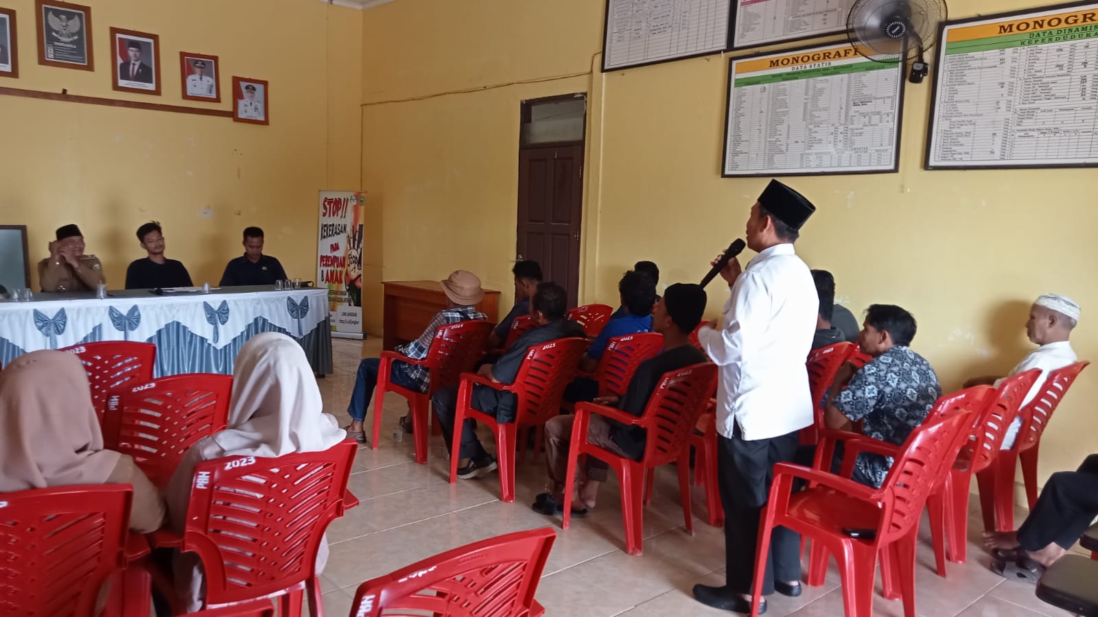 Sambut Hari Kemerdekaan, Staf KUA Bunguran Tengah Moch Fandholi Hadiri Rapat HUT RI Ke-81 di Desa Harapan Jaya