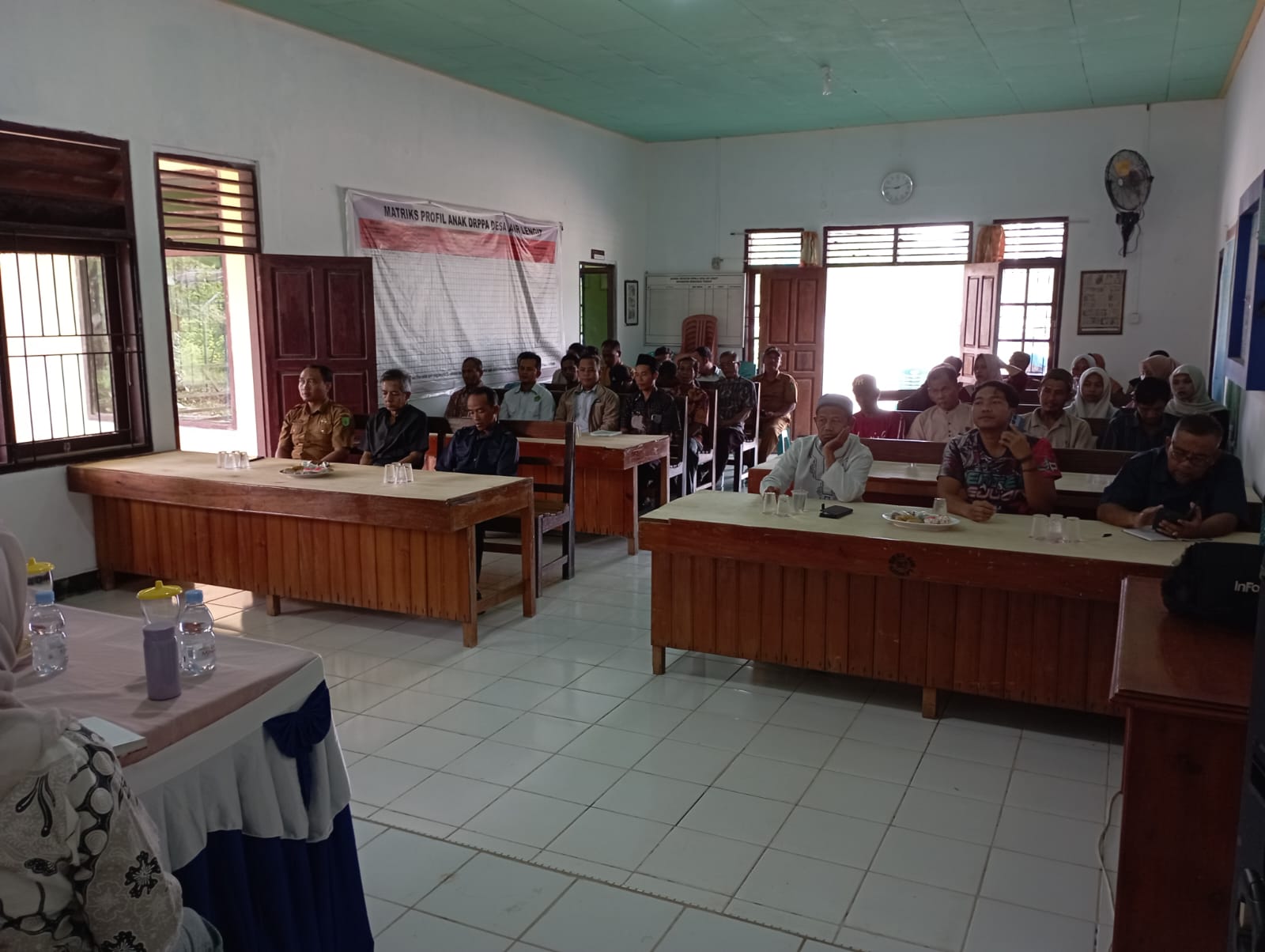 Sambut Dua Acara Besar, Staf KUA Bunguran Tengah Hadiri Pembentukan Panitia HUT RI ke-81 dan Expo 2026 di Desa Air Lengit