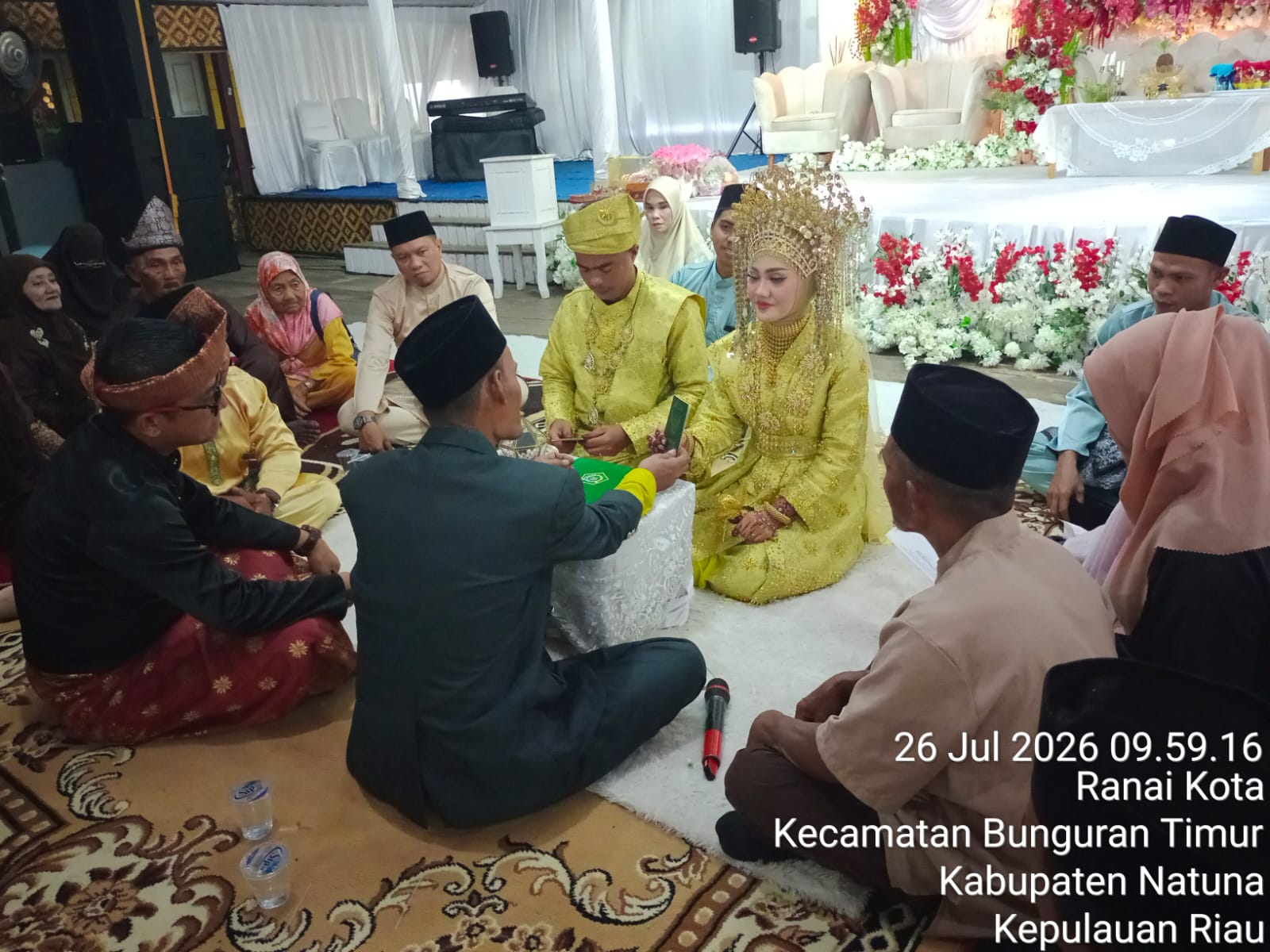 Pelayanan Nikah Luar Kantor, Penghulu KUA Bunguran Timur Bekali Pengantin Nasihat Kesadaran Beradaptasi dalam Rumah Tangga