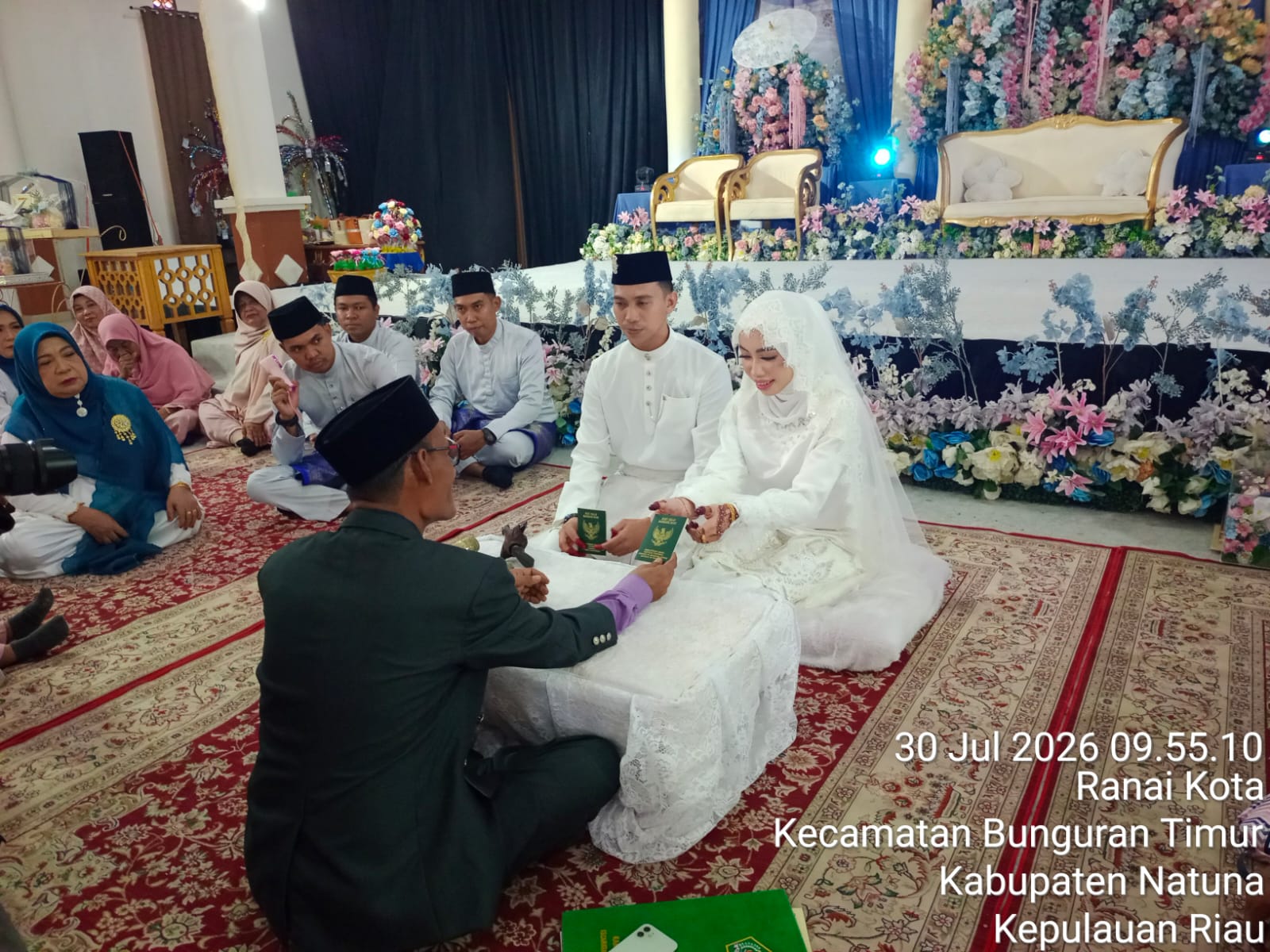 Tutup Pelayanan Bulan Juli, Penghulu KUA Bunguran Timur Berikan Nasihat Mitsaqan Ghalizha kepada Pengantin