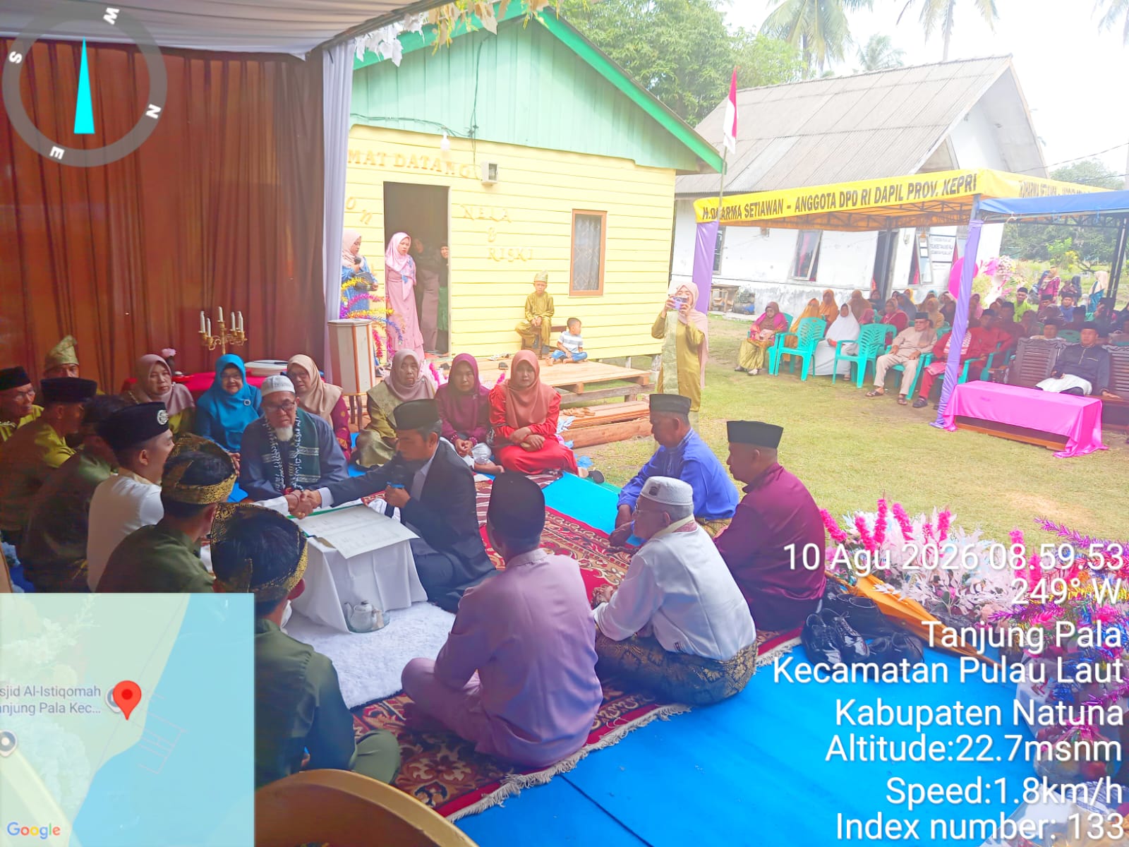 Lebih Khidmat dan Nyaman, Penghulu KUA Pulau Laut Pimpin Propesi Akad Nikah di Panggung Terbuka