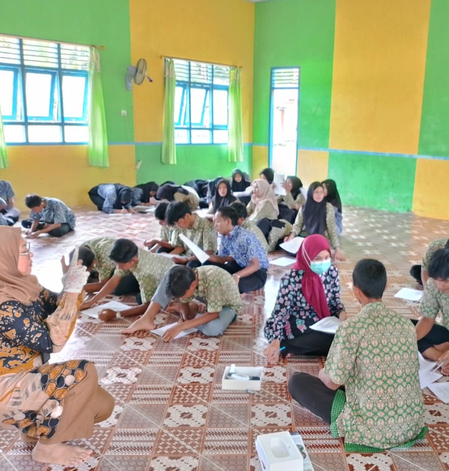 Kegiatan Skrining Kesehatan Anak Usia Sekolah  dan Remaja di MA Bustanul Ulum Midai