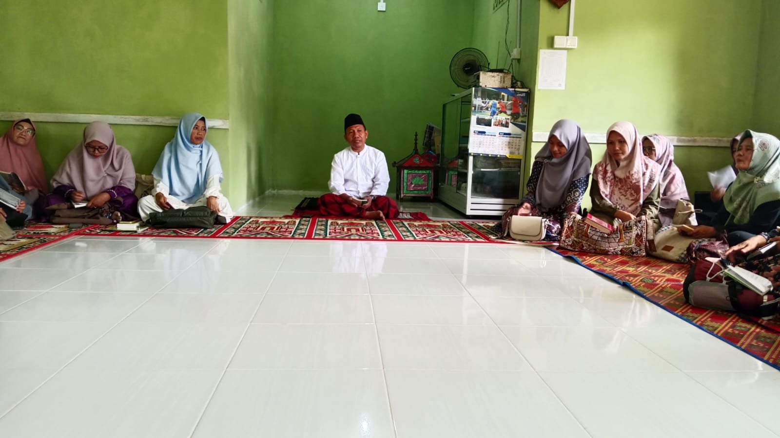 Refleksi Jasa Pendahulu, Majelis Taklim Desa Harapan Jaya Bersama KUA Bunguran Tengah Maknai HUT RI ke-81