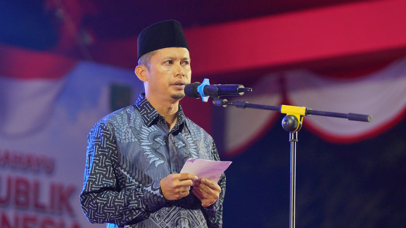 Kepala KUA Bunguran Tengah Pimpin Do'a Malam Kenegaraan di Pantai Piwang