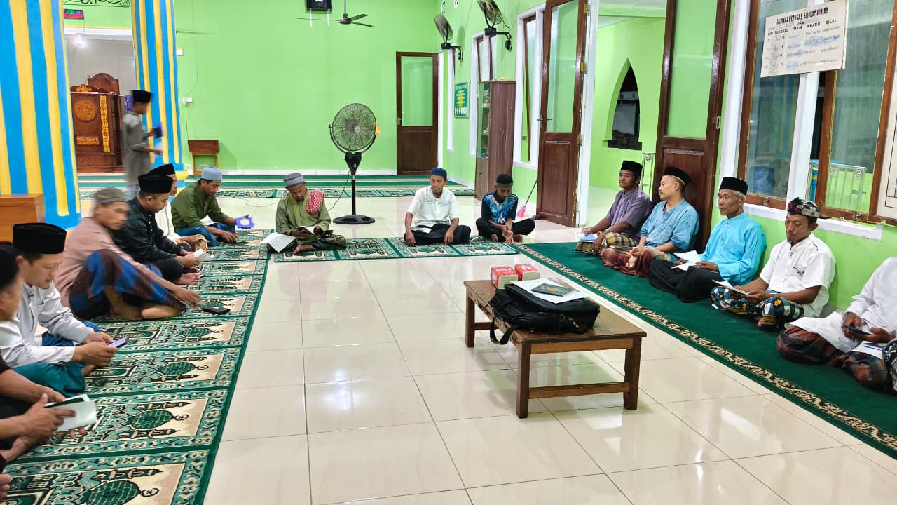 Rutinitas Malam Jumat Kliwon Jemaah Masjid Baitul Muttaqin Air Lengit: Gelar Istighozah Bersama