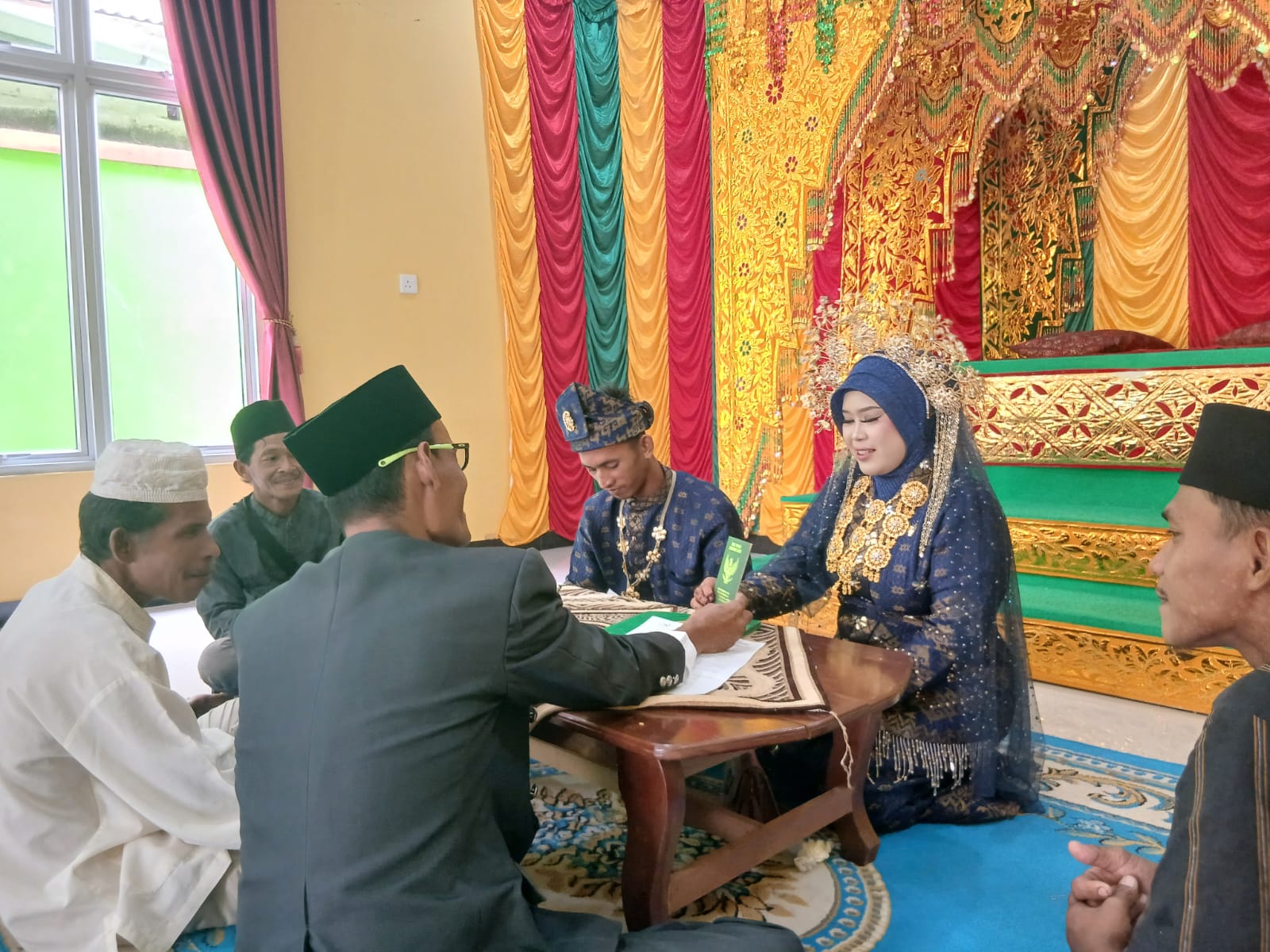 Jumat Berkah di Balai Nikah, KUA Bunguran Timur Tuntaskan Pelayanan Ijab Kabul Dua Pasangan Pengantin