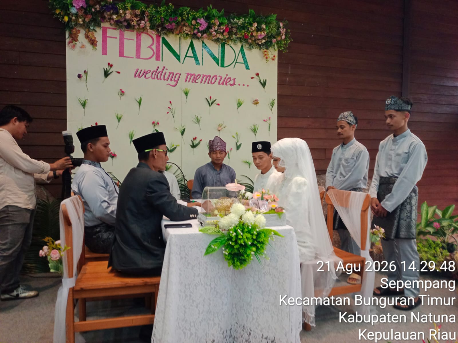 Gelar Pelayanan Luar Kantor Jumat Siang, Kepala KUA Bunguran Timur Pimpin Ijab Kabul Nanda Pratama dan Luthsia Widi