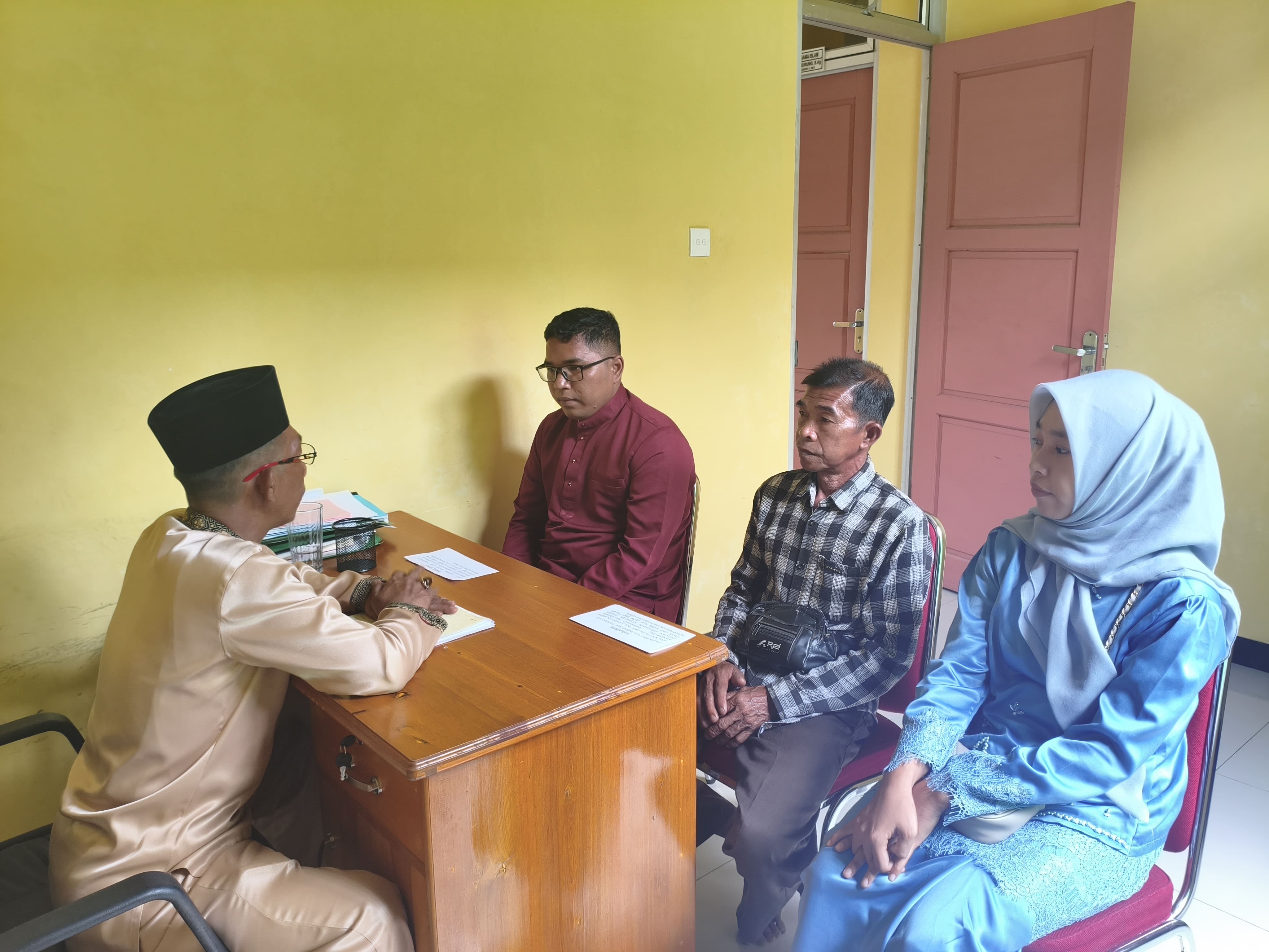 Bekali Kiat Keluarga Sakinah, KUA Bunguran Timur Mantapkan Kesiapan Sepasang Catin Jelang Akad