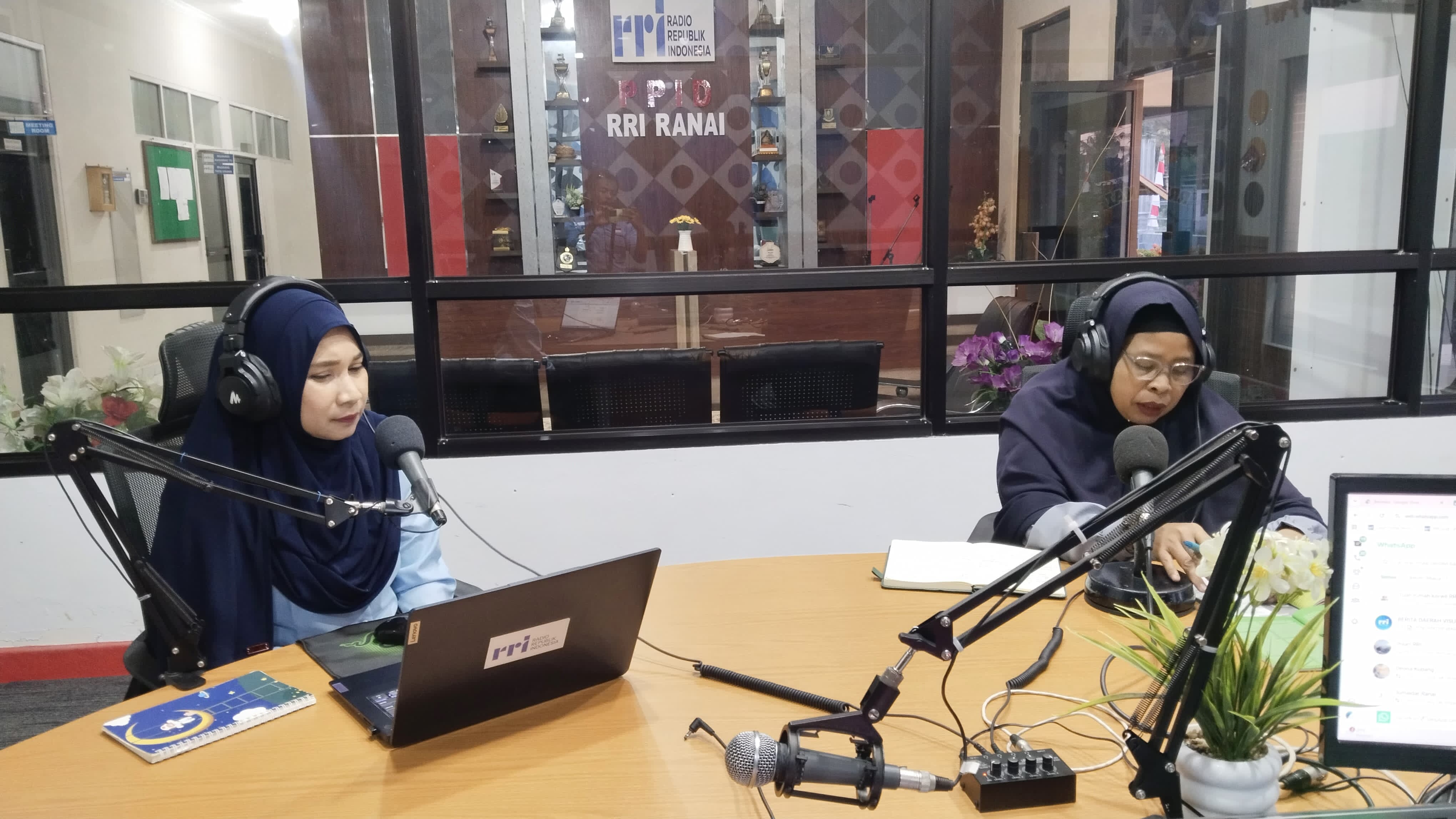 Bahas Keluarga dan Tantangan Kehidupan di RRI Ranai, Penyuluh KUA Bunguran Timur Ajak Umat Perkuat Ketahanan Moral