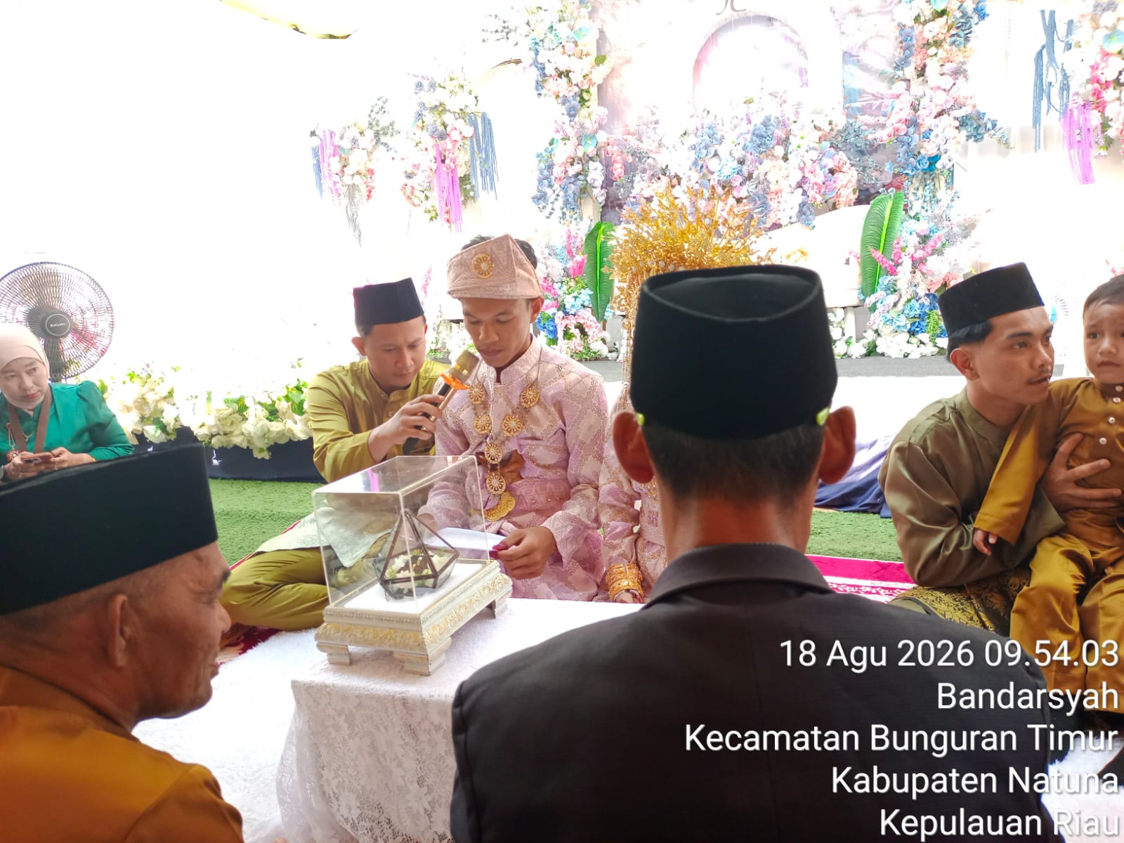 Pimpin Ijab Kabul di Kediaman Mempelai, Kepala KUA Bunguran Timur Sahkan Pernikahan Cuanda dan Novia Ronafitri