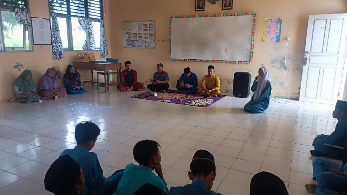 Hadir sebagai Pemateri, Staf KUA Bunguran Tengah Ajak Siswa MTs Baburrahmah Teladani Akhlak Rasulullah