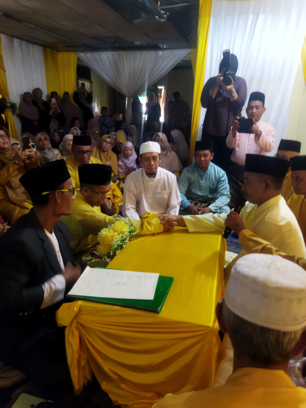 Respon Cepat Kebutuhan Masyarakat Akhir Pekan, Kepala KUA Bunguran Timur Tekankan Pentingnya Merawat Komitmen Suci
