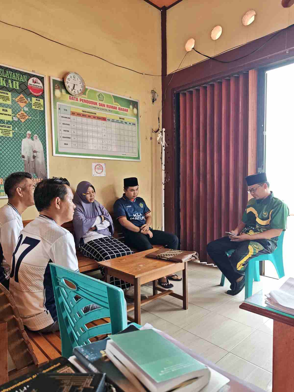 Bangun Sinergi, Kepala KUA Baru Serasan Timur Satukan Langkah Bersama Pegawai