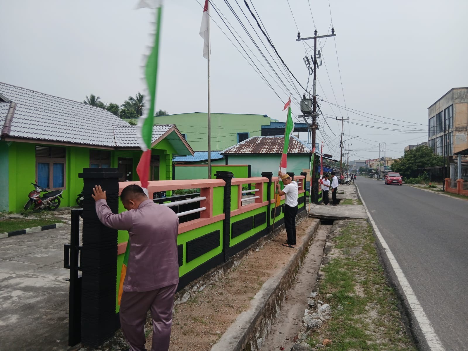 KUA BUNGURAN TIMUR DAN MAHASISWA PKL TURUT SEMARAKKAN HUT KE-24 KEPRI