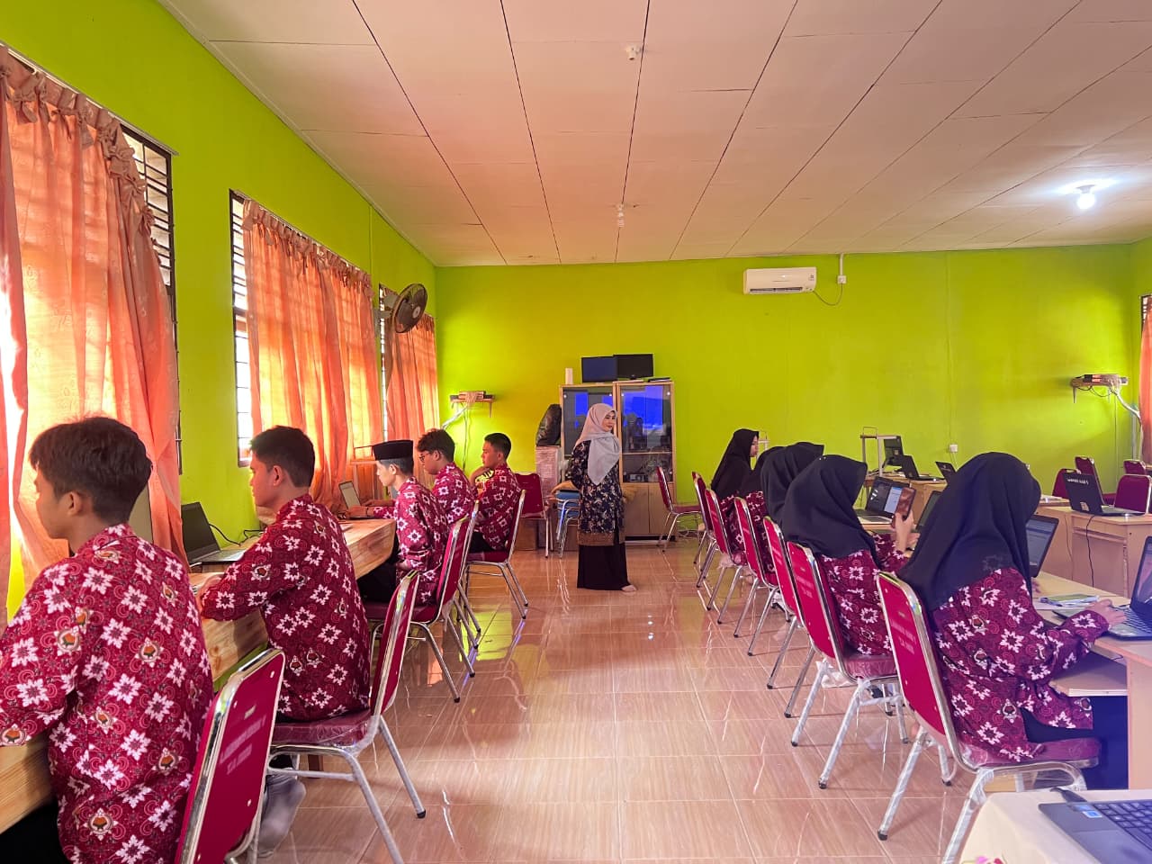 11 Siswa MAN 1 Natuna Ikuti KOMPAC 2026 Bahasa Inggris