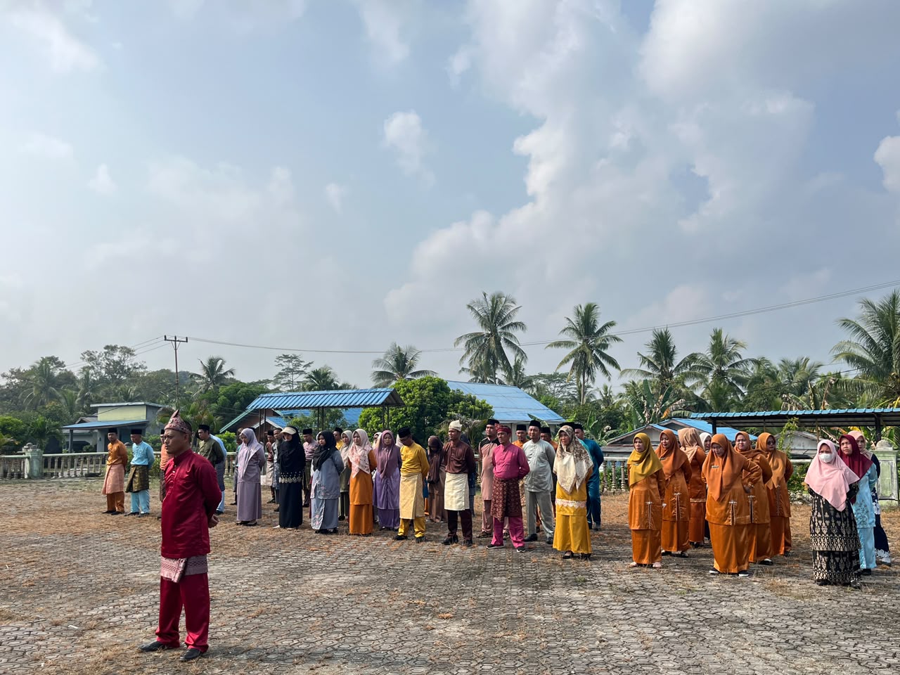 Personel KUA Bunguran Tengah Hadiri Apel Peringatan Hari Jadi Kabupaten Natuna ke-27 Tingkat Kecamatan